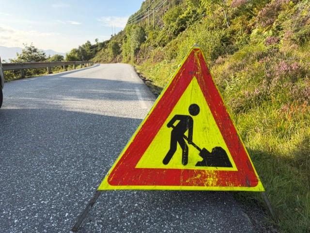 Lenkje til artikkel: Gamlevegen frå Fiskå over "eide" stengd for gjennomkøyring 
